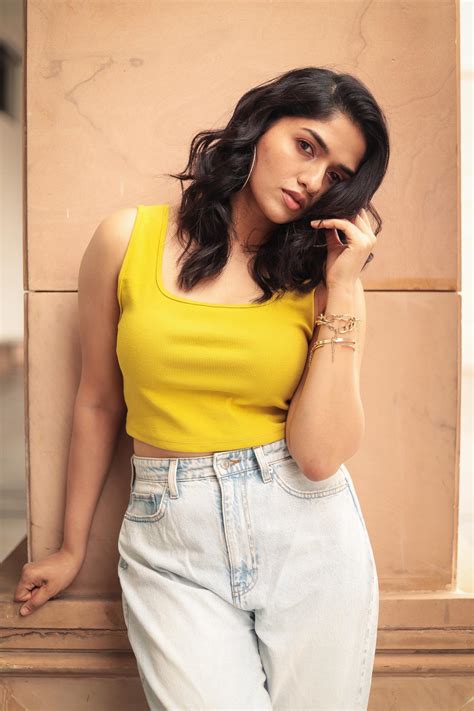 Sunainaa (@TheSunainaa) .